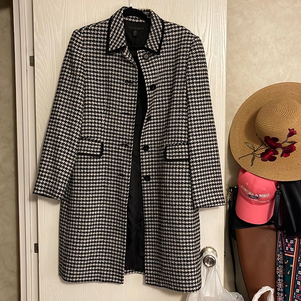 Apostrophe coat